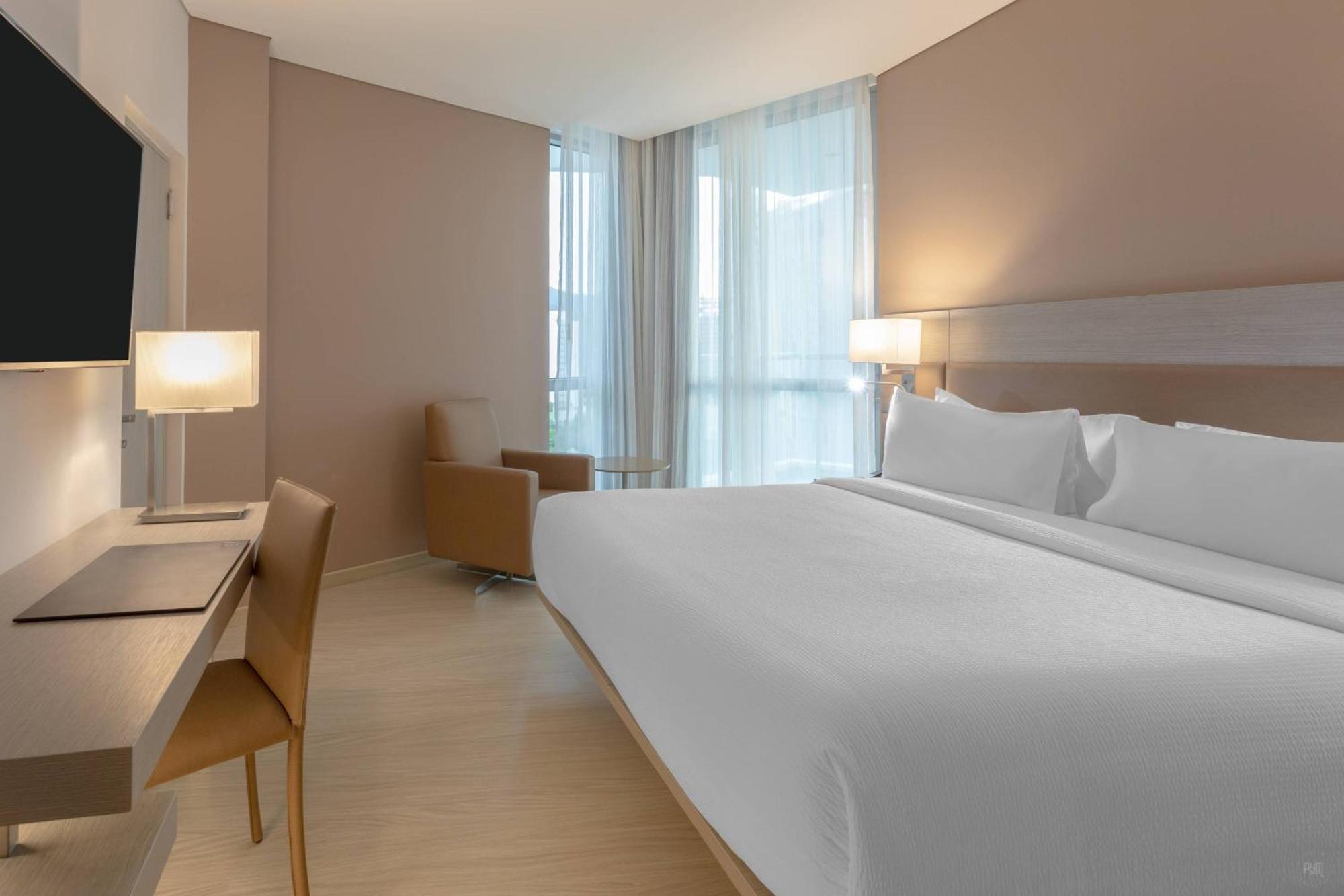 Ac Hotel By Marriott Santa Marta Экстерьер фото