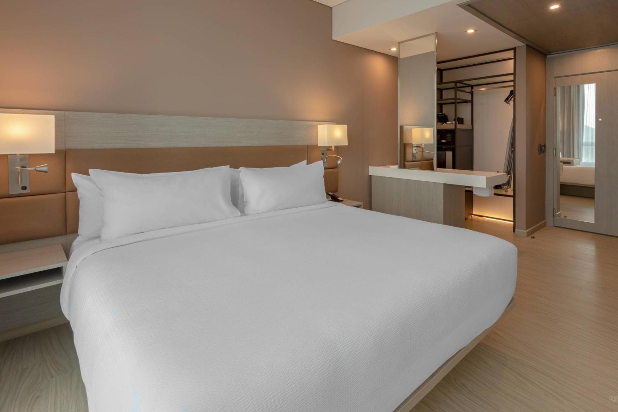 Ac Hotel By Marriott Santa Marta Экстерьер фото