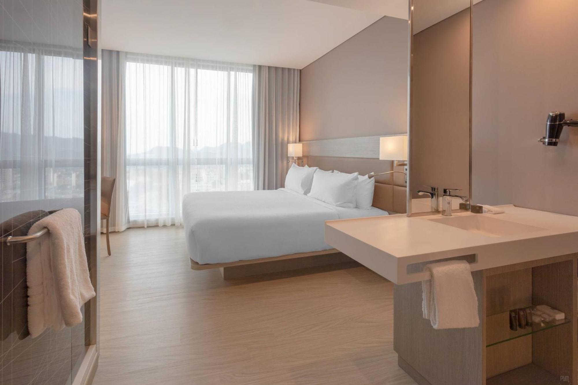 Ac Hotel By Marriott Santa Marta Экстерьер фото
